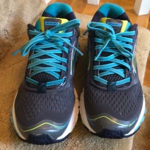 Brooks 9 Running shoes